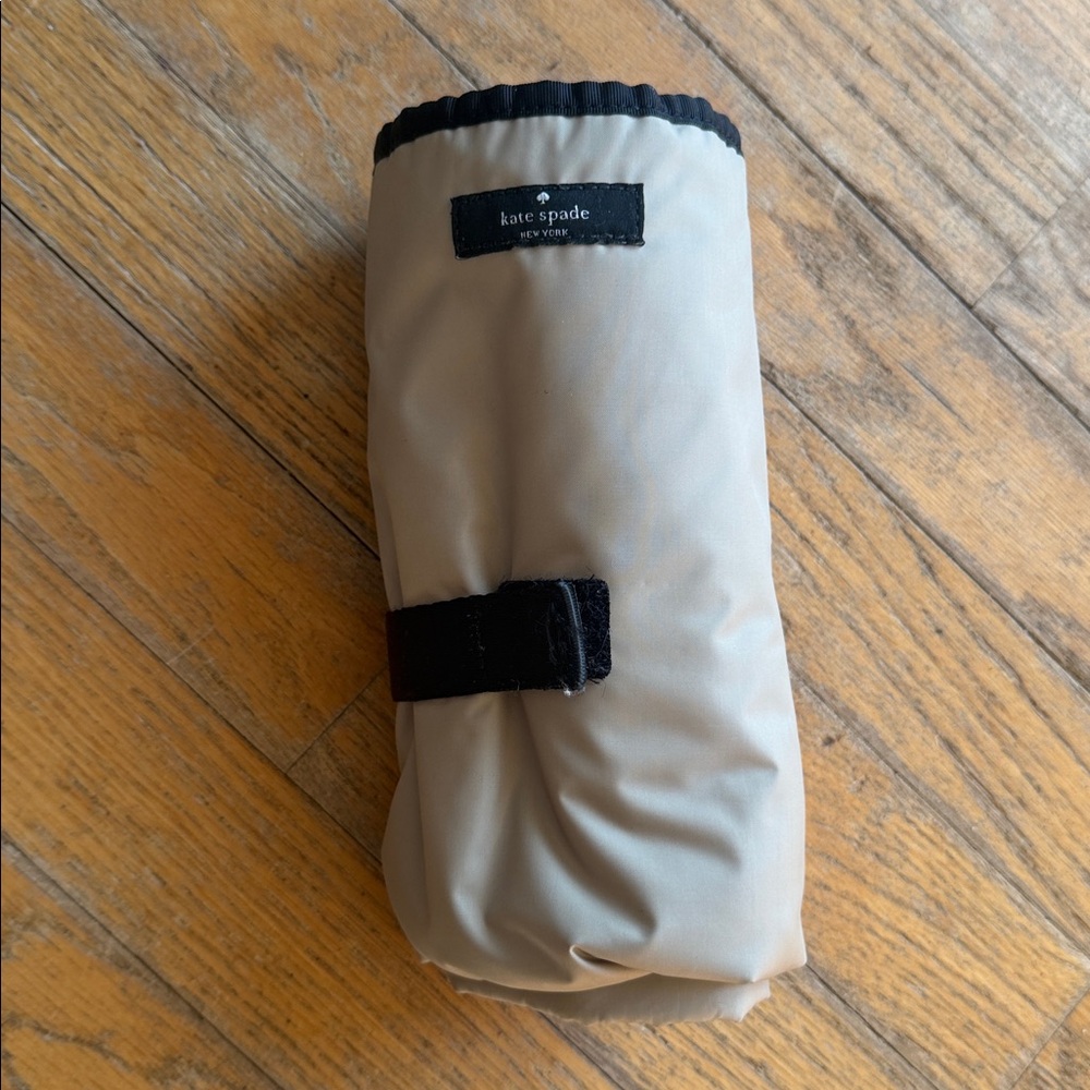 Kate Spade Diaper Bag with changing pad - Picture 13 of 16